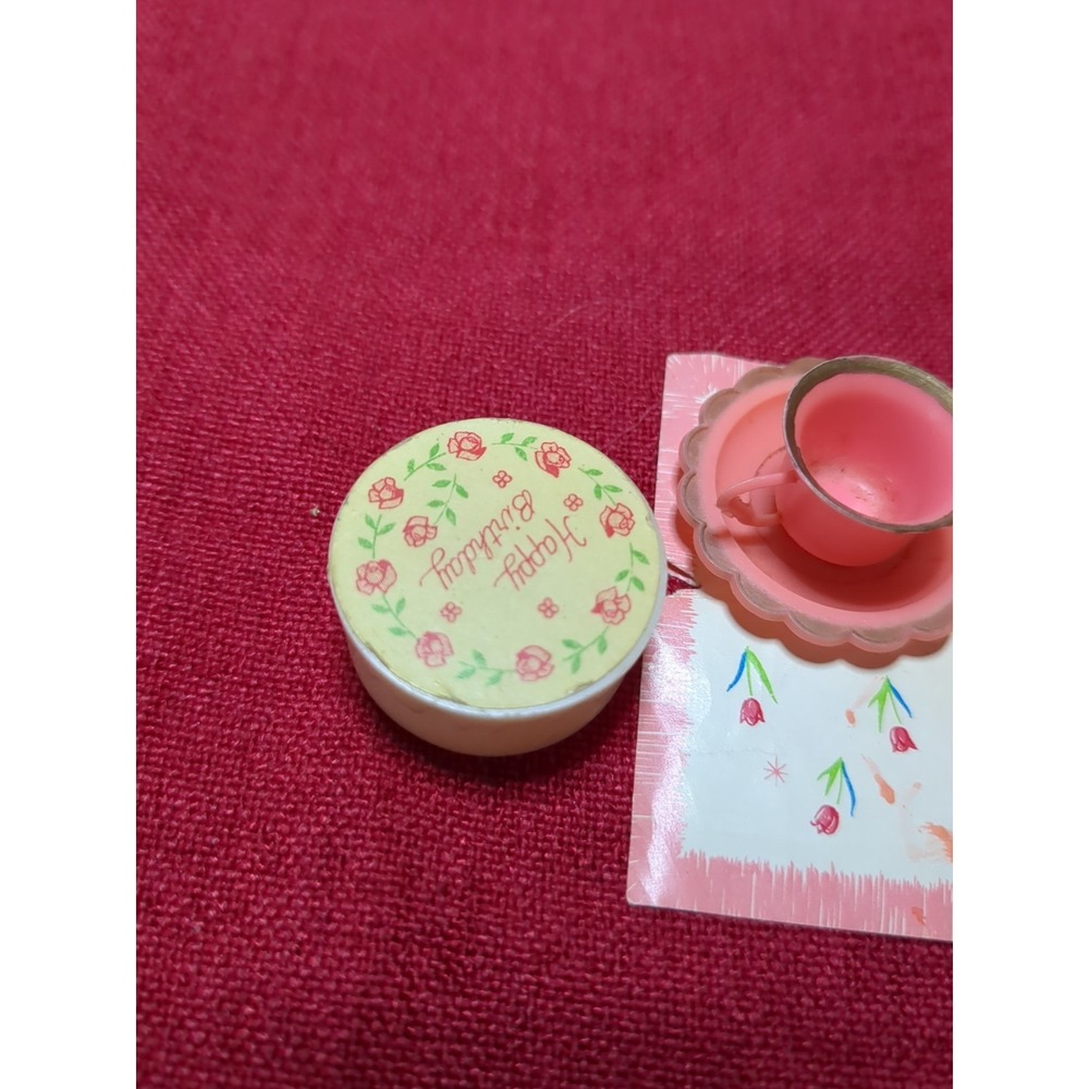 VINTAGE 1965 Dolly Darlings Hat Box Series Cathy Goes To a Party -Tea Set & Cake - Picture 2 of 3